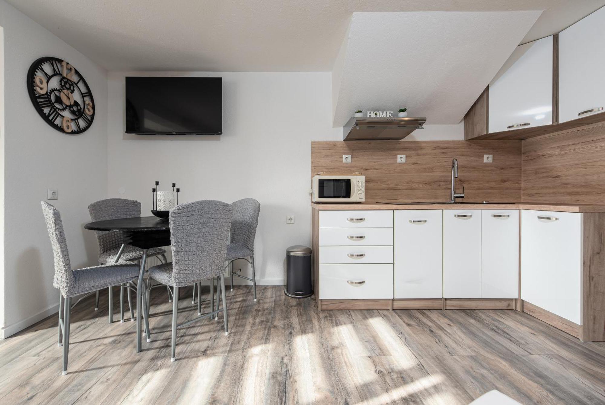 Nena Apartmani Vir Exterior photo