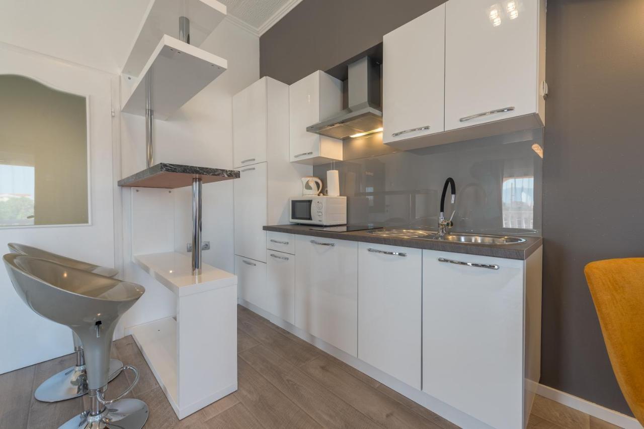 Nena Apartmani Vir Exterior photo