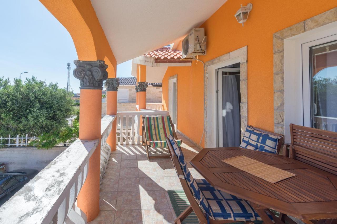 Nena Apartmani Vir Exterior photo